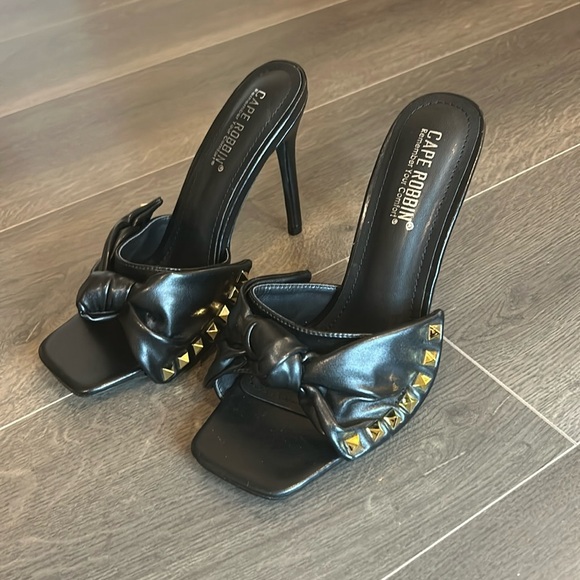 Cape Robbin Darian Slip On Black Open Toe High Heel Clogs with Gold Studs NEW - Picture 4 of 17